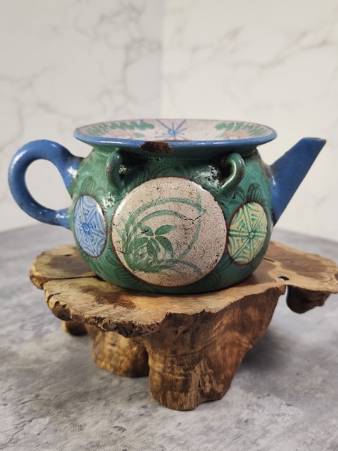 古玩陶瓷花卉紋紫砂加彩執(zhí)壺真品鑒賞圖