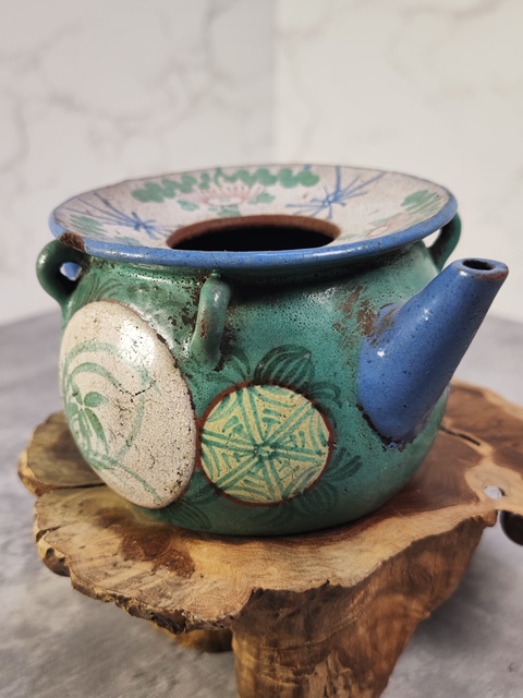 古玩陶瓷花卉紋紫砂加彩執(zhí)壺真品鑒賞圖