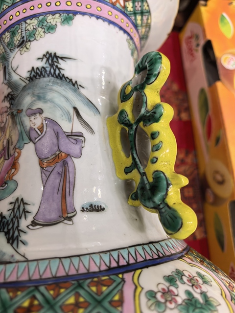 古玩陶瓷粉彩人物故事雙耳大瓶真品鑒賞圖