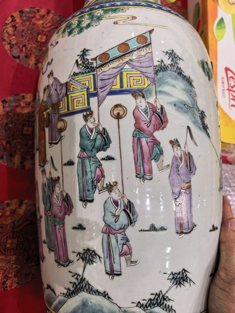 古玩陶瓷粉彩人物故事雙耳大瓶真品鑒賞圖