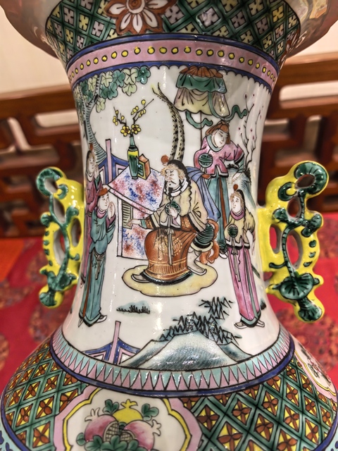 古玩陶瓷粉彩人物故事雙耳大瓶真品鑒賞圖