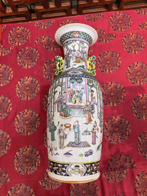 古玩陶瓷粉彩人物故事雙耳大瓶真品鑒賞圖