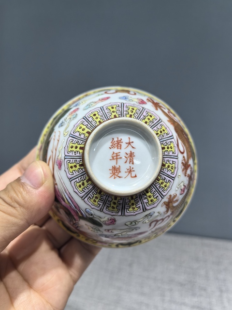 古玩陶瓷龍鳳紋粉彩碗真品鑒賞圖