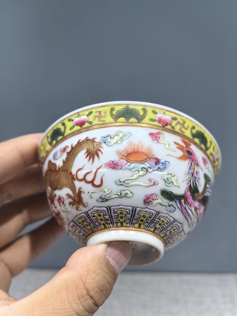 古玩陶瓷龍鳳紋粉彩碗真品鑒賞圖
