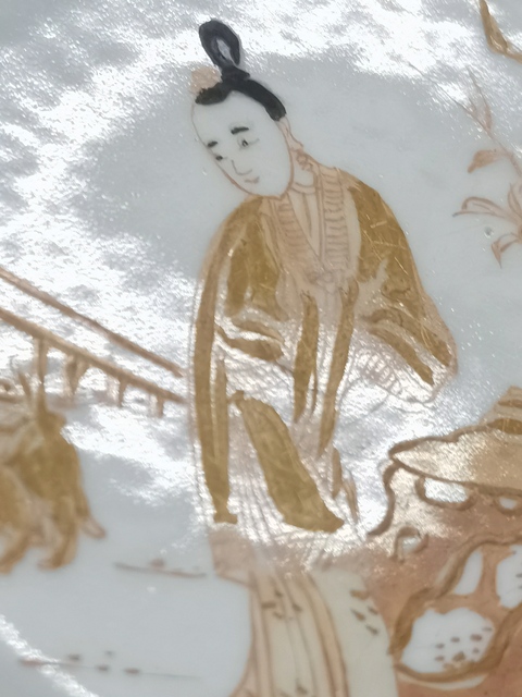 古玩陶瓷仕女紋礬紅盤真品鑒賞圖