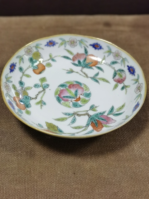 古玩陶瓷花果紋粉彩盤真品鑒賞圖