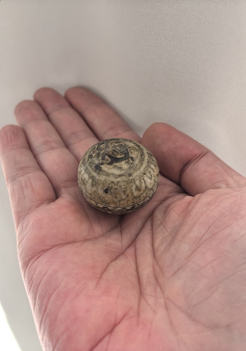 古玩陶瓷唐代越窯青釉印花荸薺盒拍賣，當前價格2888元