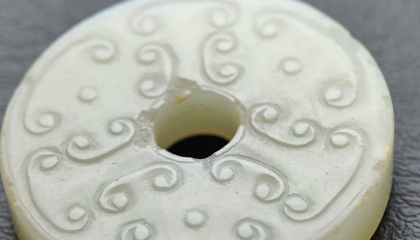 古玩玉器和田玉雕“卷云紋璧”真品鑒賞圖