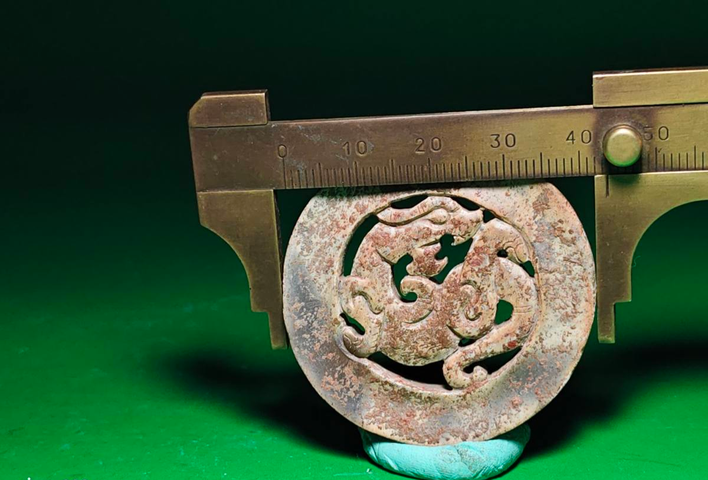 古玩玉器做舊仿古“龍紋玉璧”真品鑒賞圖