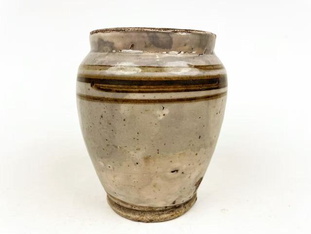 古玩陶瓷清.白地黑褐彩花卉罐真品鑒賞圖