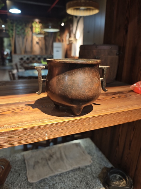 古玩銅器清早期深腹戟耳三足爐真品鑒賞圖