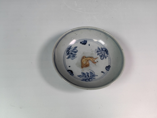 古玩陶瓷明中青花釉里紅魚藻紋敦式碗真品鑒賞圖