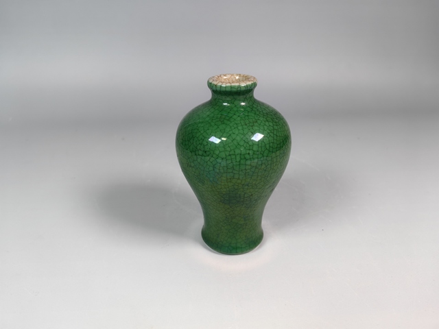 古玩陶瓷清晚魚子綠哥釉梅瓶真品鑒賞圖