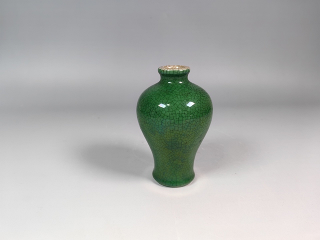 古玩陶瓷清晚魚子綠哥釉梅瓶真品鑒賞圖