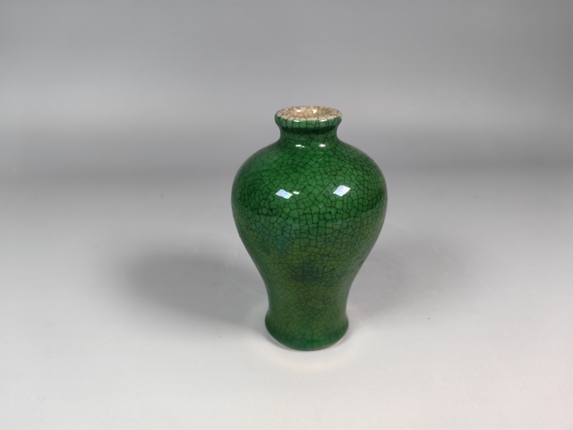 古玩陶瓷清晚魚子綠哥釉梅瓶真品鑒賞圖