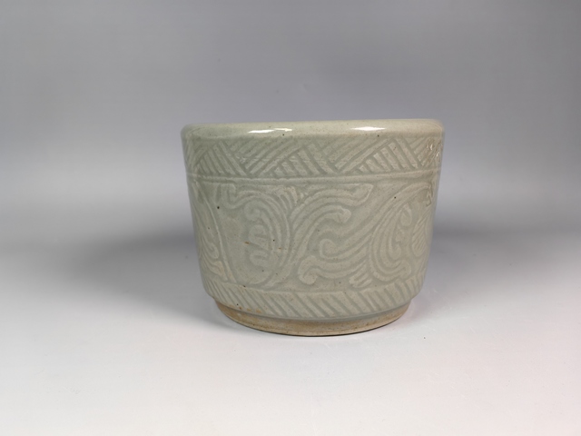 古玩陶瓷清中粉青釉暗刻花卉紋香爐真品鑒賞圖