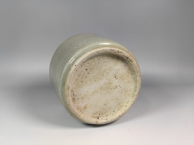 古玩陶瓷清中粉青釉暗刻花卉紋香爐真品鑒賞圖