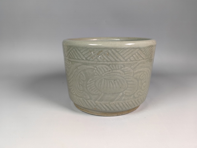 古玩陶瓷清中粉青釉暗刻花卉紋香爐真品鑒賞圖