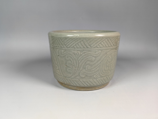 古玩陶瓷清中粉青釉暗刻花卉紋香爐真品鑒賞圖