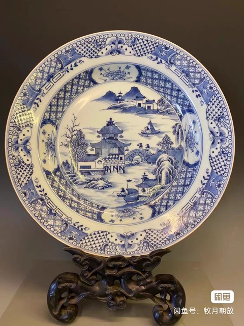 古玩陶瓷樓臺亭閣山水紋青花盤真品鑒賞圖