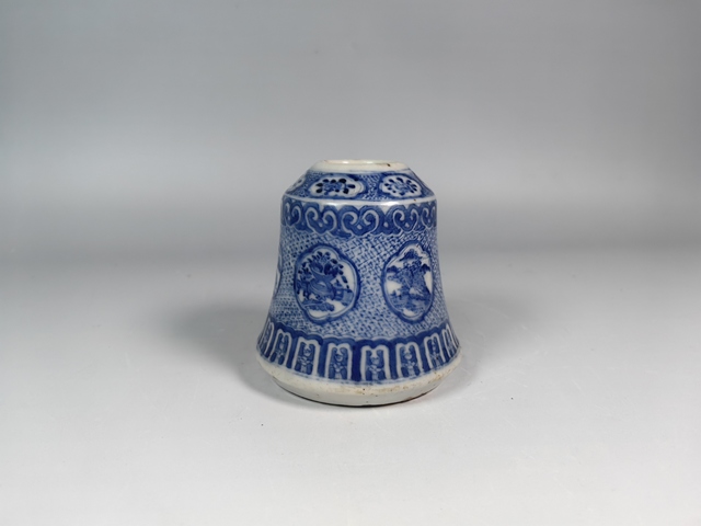 古玩陶瓷光緒青花開窗花卉博古紋燭臺真品鑒賞圖