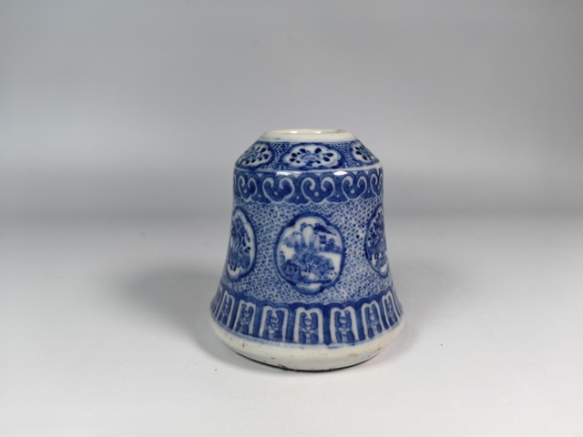 古玩陶瓷光緒青花開窗花卉博古紋燭臺真品鑒賞圖