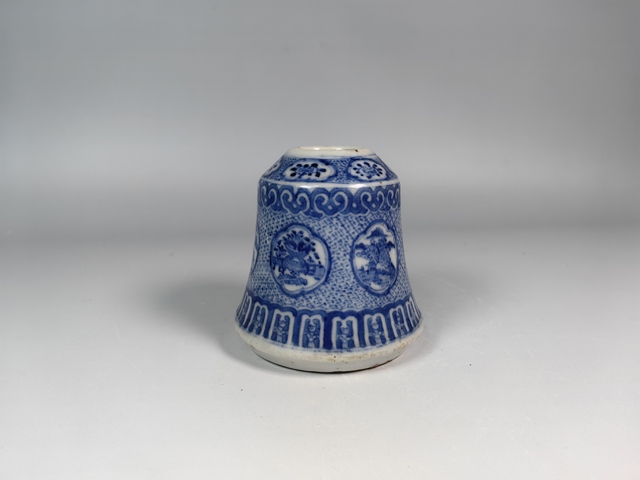 古玩陶瓷光緒青花開窗花卉博古紋燭臺真品鑒賞圖