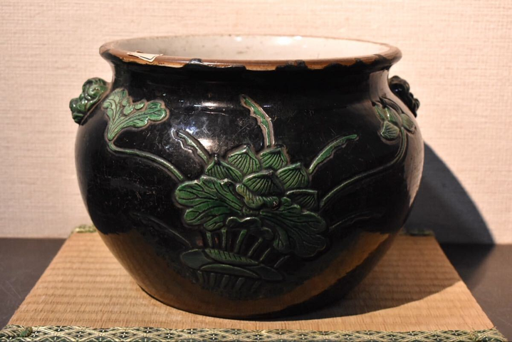 古玩陶瓷花卉紋罐真品鑒賞圖