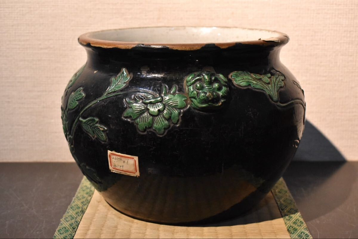 古玩陶瓷花卉紋罐真品鑒賞圖