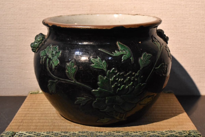 古玩陶瓷花卉紋罐真品鑒賞圖