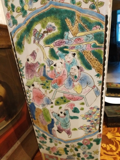 古玩陶瓷粉彩人物故事紋天圓地方瓶真品鑒賞圖