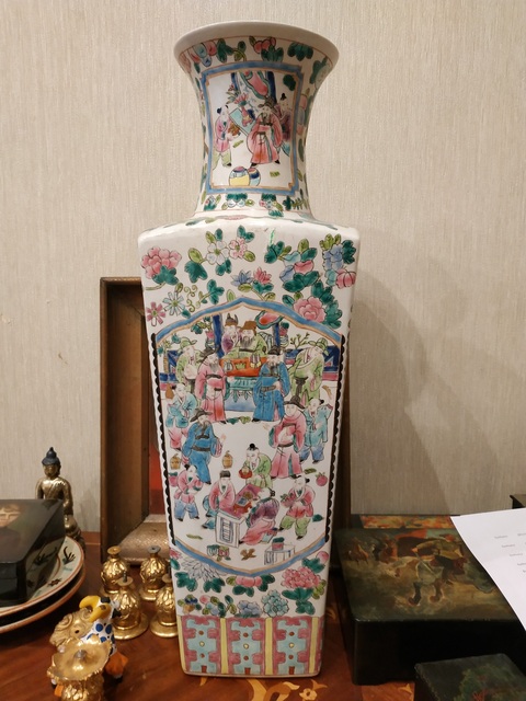 古玩陶瓷粉彩人物故事紋天圓地方瓶真品鑒賞圖