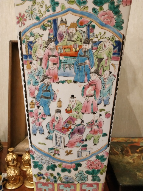 古玩陶瓷粉彩人物故事紋天圓地方瓶真品鑒賞圖