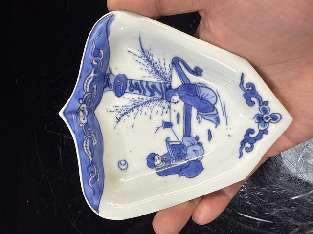 古玩陶瓷青花人物串盤真品鑒賞圖