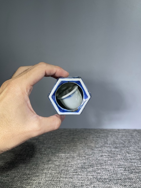 古玩陶瓷清末民初.鏤空六角青花杯座拍賣,當前價格350元