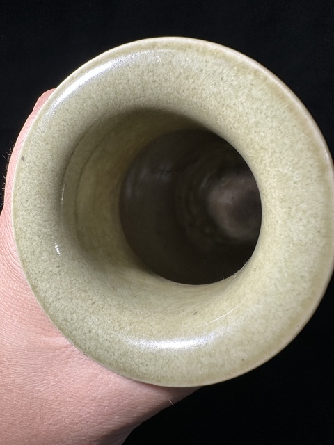 古玩陶瓷青釉暗刻花卉紋燈籠瓶真品鑒賞圖