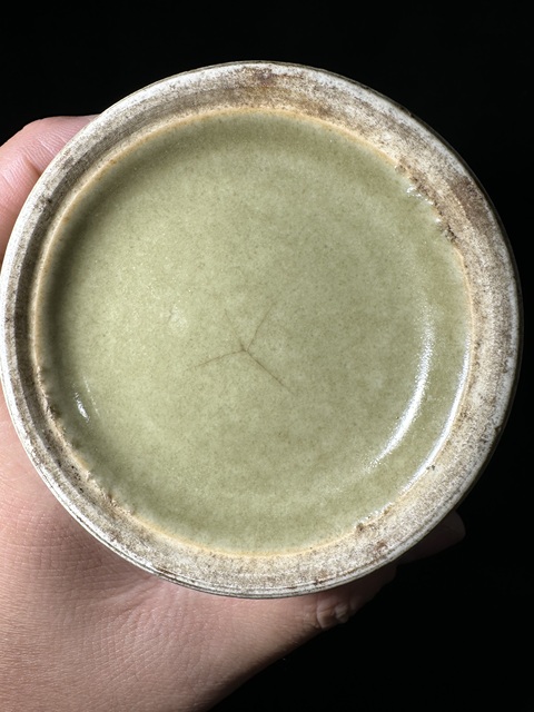 古玩陶瓷青釉暗刻花卉紋燈籠瓶真品鑒賞圖