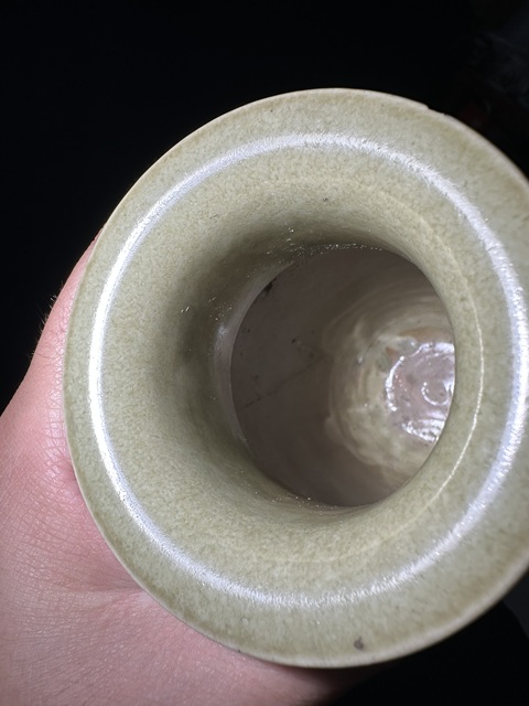 古玩陶瓷青釉暗刻花卉紋燈籠瓶真品鑒賞圖