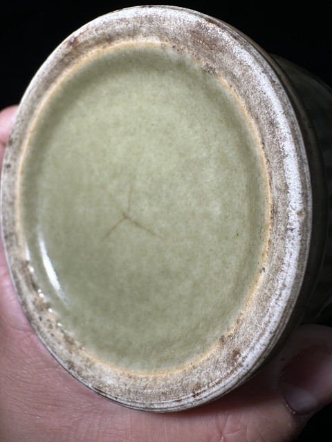 古玩陶瓷青釉暗刻花卉紋燈籠瓶真品鑒賞圖