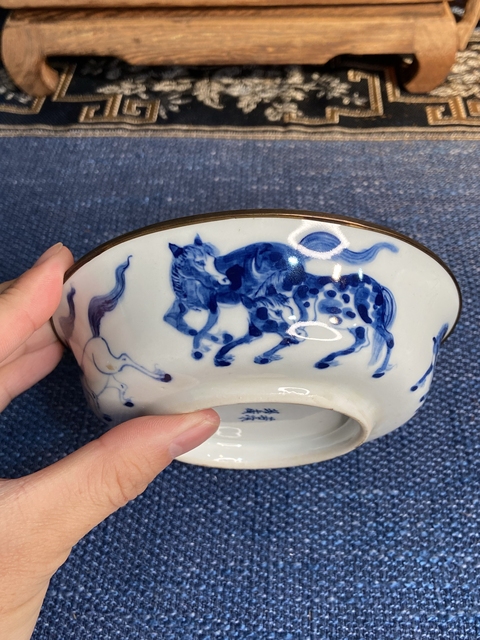 古玩陶瓷青花八駿圖碗真品鑒賞圖