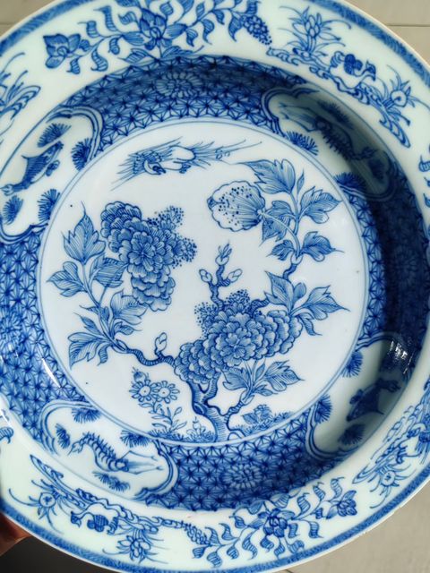 古玩陶瓷清乾隆青花花卉開窗魚藻紋折腰盤真品鑒賞圖