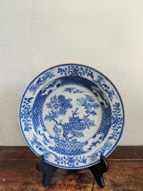 古玩陶瓷清乾隆青花花卉開窗魚藻紋折腰盤真品鑒賞圖