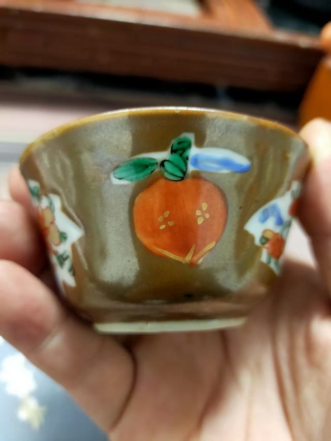 古玩陶瓷紫金釉粉彩花卉紋杯真品鑒賞圖