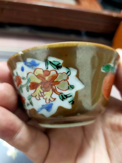 古玩陶瓷紫金釉粉彩花卉紋杯真品鑒賞圖