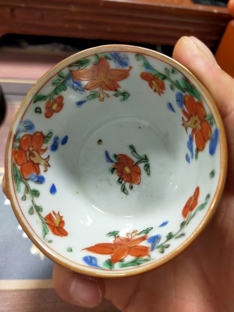 古玩陶瓷紫金釉粉彩花卉紋杯真品鑒賞圖