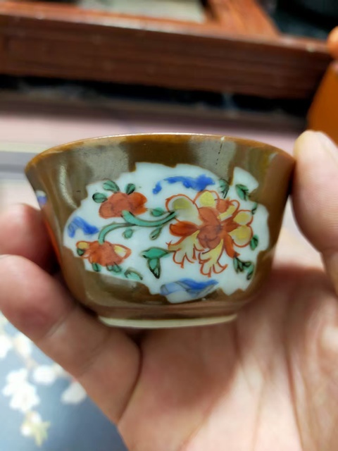 古玩陶瓷紫金釉粉彩花卉紋杯真品鑒賞圖