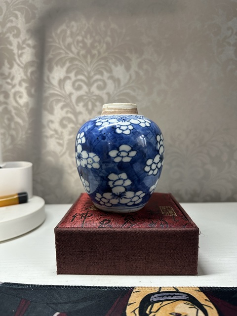 古玩陶瓷青花冰梅圖罐拍賣，當(dāng)前價(jià)格3500元