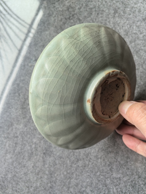 古玩陶瓷龍泉青瓷刻仰蓮紋盤真品鑒賞圖