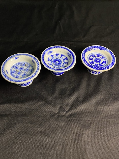 古玩陶瓷（清庫存騰地方）清中期花卉紋青花高足盤拍賣，當前價格588元