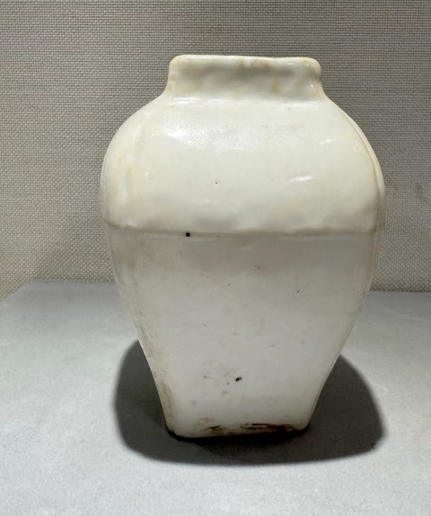 古玩陶瓷白釉方形茶葉罐真品鑒賞圖